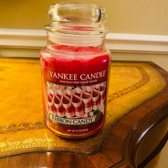Yankee Candle Festive Holiday Ribbon Candy 22 0z white label Retired Candle NEW - Picture 1 of 6